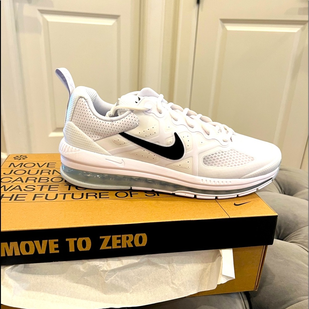 Brand new, never worn Nike air max. Size 10 1/2.